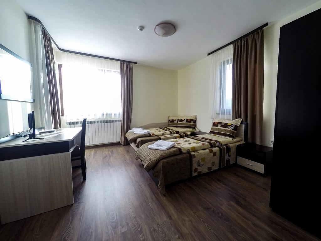 Divna Guest House Dospat Exterior photo